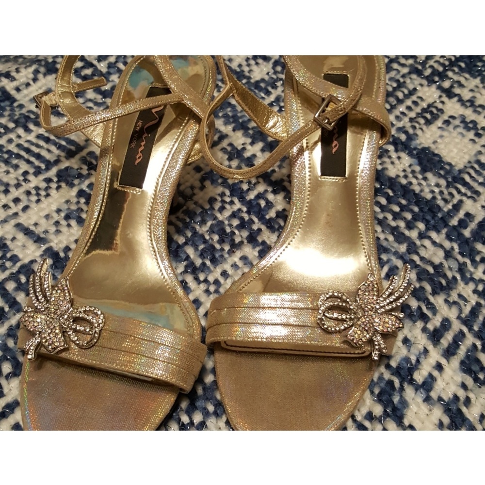 💫 Gold Nina New York Pumps 💫